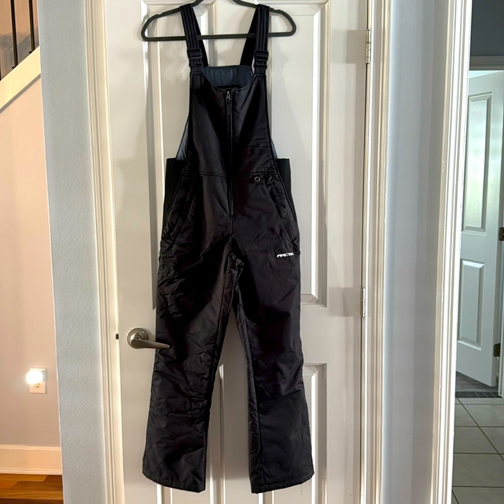 Women’s black skii bib